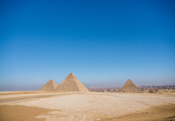 【埃及迪拜融合十二日】法拉利公园+奥特莱斯+人工岛+胡夫金字塔+孟农神像深度游 