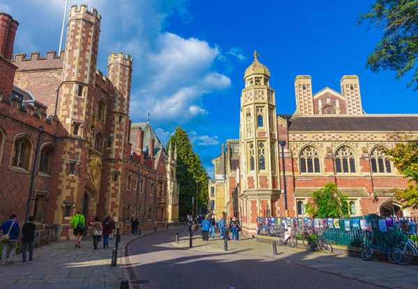 【英国爱尔兰旅游全景十二日】温莎古堡+三大学+巨人堤+购物村+黑暗树篱+湖区+大象咖啡馆